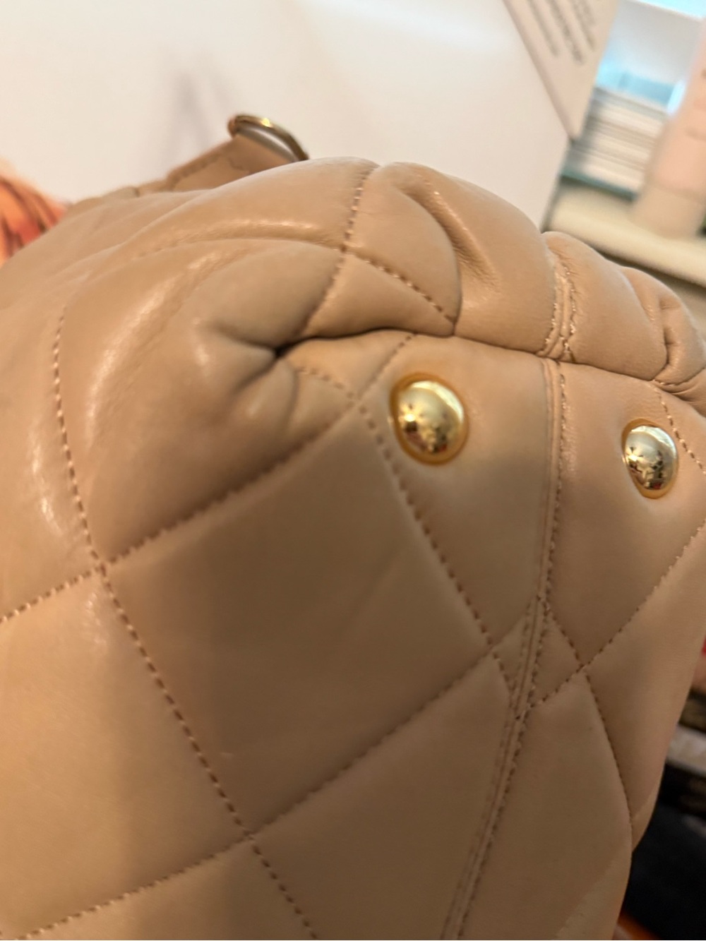 Michael Kors Quilted Beige Leather Shoulder Bag with Gold Hardware VGUC - Picture 10 of 13
